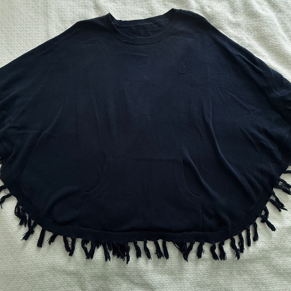 Lilly Pulitzer Hani Poncho Sweater in navy blue with fringe Minnie’s xl 12-14